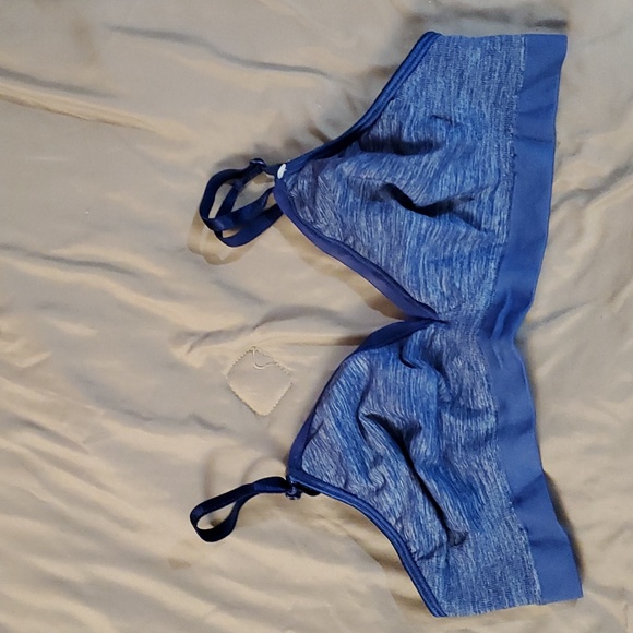 Hanes Bra - Size M - Picture 1 of 4